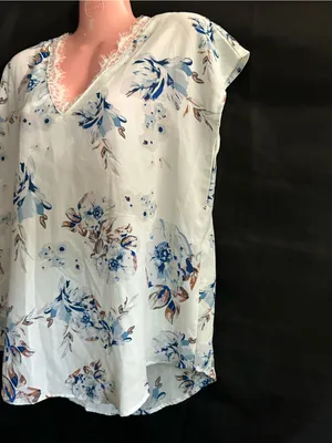 SHEIN Floral Lace-Trim V-Neck Blouse in White & Blue LG thumbnail 3