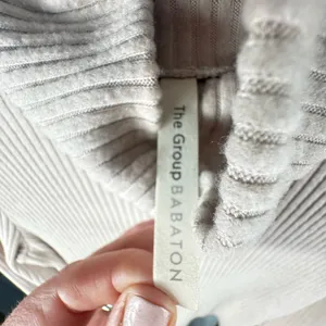 Aritzia Babaton Traverse Turtleneck Ribbed Sweater Cream Size Small thumbnail 6