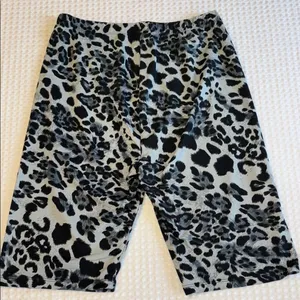 NEW! Leopard Print Women’s Bike Shorts Size X-LARGE Gray Black thumbnail 4