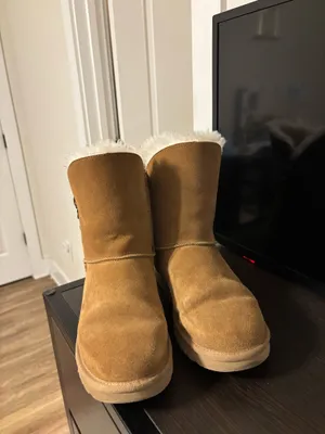 UGG Boots thumbnail 2