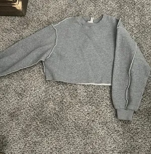 Cropped Sweater Gray Size M thumbnail 1