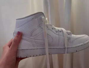 Women’s Air Jordan 1 Mid white snakeskin thumbnail 5