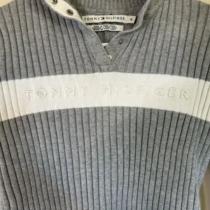 Tommy Hilfiger vintage y2k Women's Medium Ribbed Henley Snap Sweater Gray‎ White thumbnail 4