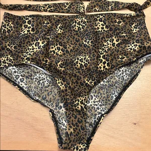 Free with Bundle New Women’s Leopard Print Bikini Set High rise size Large thumbnail 2