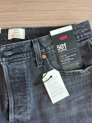 Levi’s 501 Curve Jeans thumbnail 2