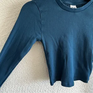 TNA Aritiza Women’s Blue Long Sleeve Ribbed Cropped Shirt Top Size Medium‎ thumbnail 9