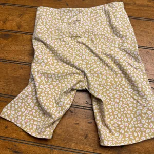 Billabong Leopard Print Bike Shorts Women's S P‎ Gold White Pink Athletic thumbnail 3