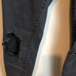Vans Faded Black Blownout Knees‎ Skinny Jeans thumbnail 7