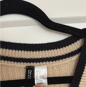 H&M Divided Cropped Sweater Vest thumbnail 3