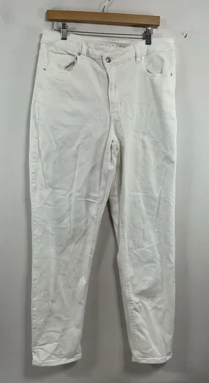 Womans Excellent Condition American Eagle Stretch Mom White Jeans 14 L thumbnail 1
