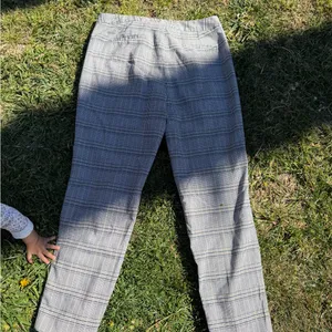 Zara Women's Black and White Plaid Pants thumbnail 3