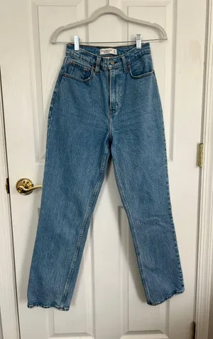 Abercrombie High Rise Jeans thumbnail 2