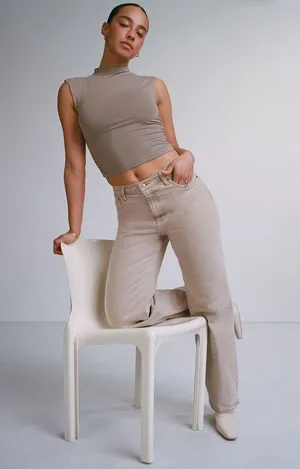 Abercrombie & Fitch Curve Love High Rise 90s Straight Jean thumbnail 1