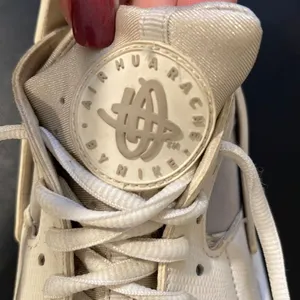 Nike Air Huaraches‎ Sneakers. Size 7.5 Cream thumbnail 8