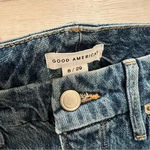 Good American Good Classic Raw Hem High Waist Slim Jean Size 8/29 | Blue940 thumbnail 3