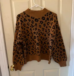 Old Navy Sweater thumbnail 1