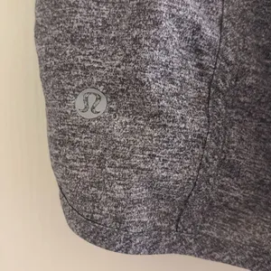 ✨Lululemon Tracker Sz 6 Short V *4"✨ thumbnail 10