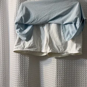 Southern Tide kyle sky blue striped skort with white built in shorts. Size Med thumbnail 5