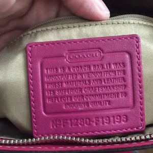 EUC Coach Signature C Pink Patent Purse Wallet thumbnail 5