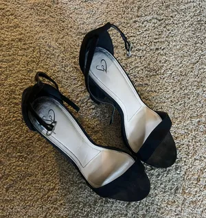 Black Heel Size 8 thumbnail 3