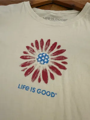 Life is Good Women's Americana Daisy Short Sleeve Tee Size Medium thumbnail 7