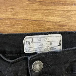 Free People Woman size W 29R Black Skinny Denim Jegging Jeans Distressed thumbnail 3