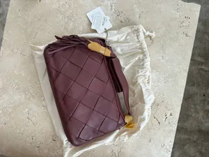 HOBO kole shoulder bag soft leather berry thumbnail 5