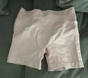 Light pink biker shorts 🌸 Perfect for everyday wear or activewear 🏃‍♀️ thumbnail 1
