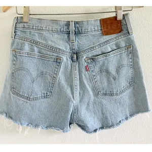 Levi’s 501 Cutoff Denim Shorts Light Wash Button Fly Raw Hem S thumbnail 7