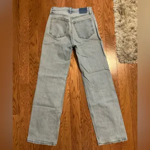 Abercrombie & Fitch Light Blue High-Rise Relaxed Jeans thumbnail 3