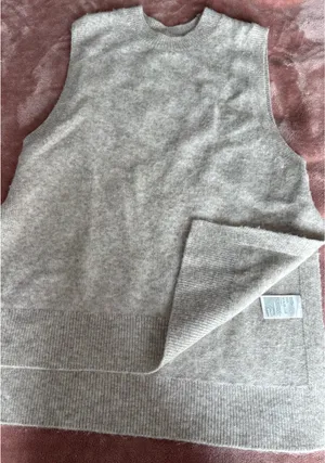 H&M Tunic Sweater thumbnail 2