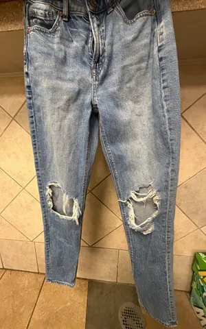 American Eagle Ripped Jeans Size 0 Baggy style thumbnail 1