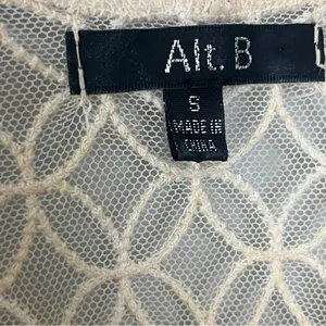 Anthropologie Elegant Cream Lace Sleeveless Top thumbnail 5