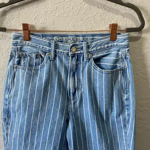 American Eagle High-Rise Mom Jeans SZ 0 thumbnail 2