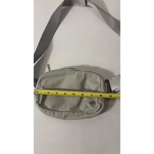 Lululemon Belt Bag Womens One Size Gray Everywhere Crossbody Fanny Pack Nylon‎ thumbnail 7