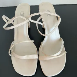 VTG Y2K Strappy BP Satin White Leather Kitten Heel Mule Square Toe Sandal Size 7 thumbnail 3