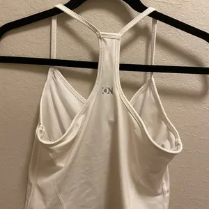 White Old Navy workout shirt thumbnail 7