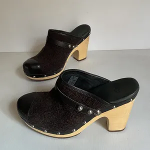 UGG Black Tweed Wooden Clog Mules Heels Women’s Size 9 thumbnail 2
