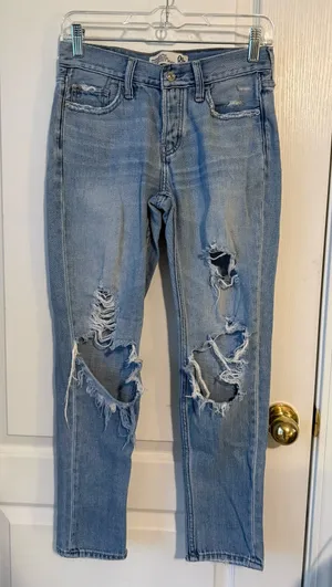 Abercrombie & Fitch Low Rise Boyfriend Straight Jeans thumbnail 1