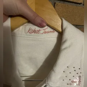 Kikit Jeans Jacket Womens Size Small White Floral Embroidered Cropped Denim thumbnail 5