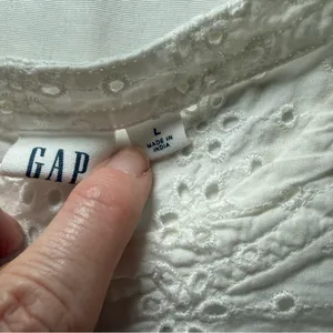 Gap Womens Embroidered White Ruffle Sleeveless Top Blouse Eyelet Size Large thumbnail 7