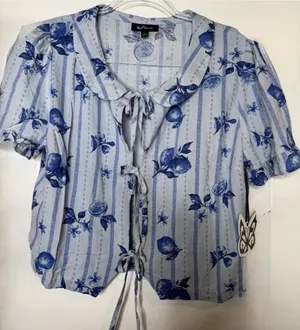 Self Esteem nwt size small lemon Light Blue Tie-Front Floral & Fruit Blouse thumbnail 1