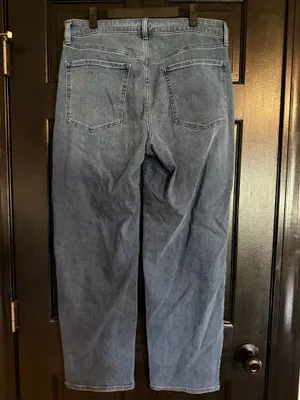 Old Navy Wow Loose High-Rise Jeans thumbnail 3