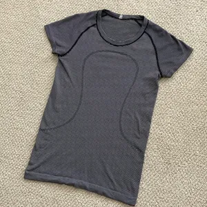 LULULEMON Swiftly Tech Short Sleeve Crew T-Shirt 6 Hyper Stripe Black Like New thumbnail 3