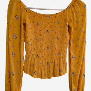 Hollister Deep Yellow Floral Long Sleeve Top Y2K Coquette Soft Girl‎ XS EUC thumbnail 1