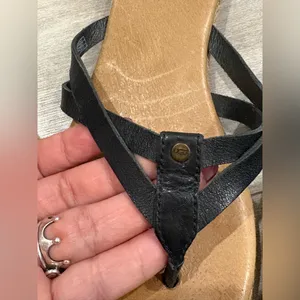 UGG Women's Black Leather Thong Sandals with Tan Footbed Size 7 thumbnail 3