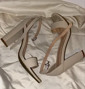 LovMark Tan Heels thumbnail 1