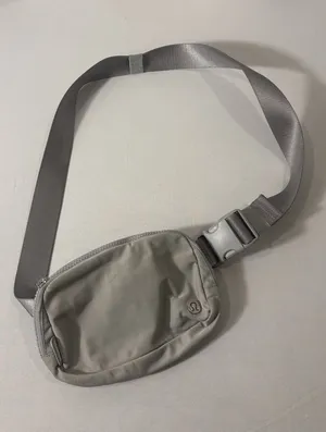 Lululemon Belt Bag Womens One Size Gray Everywhere Crossbody Fanny Pack Nylon‎ thumbnail 1
