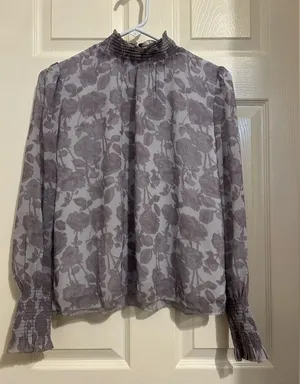 Wilfred Aritzia Valencia Blouse flowy smocked cuffs and mock neck XS gray tones thumbnail 1