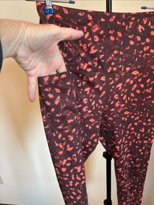 High-Rise Printed Leggings in Burgundy and Coral thumbnail 3